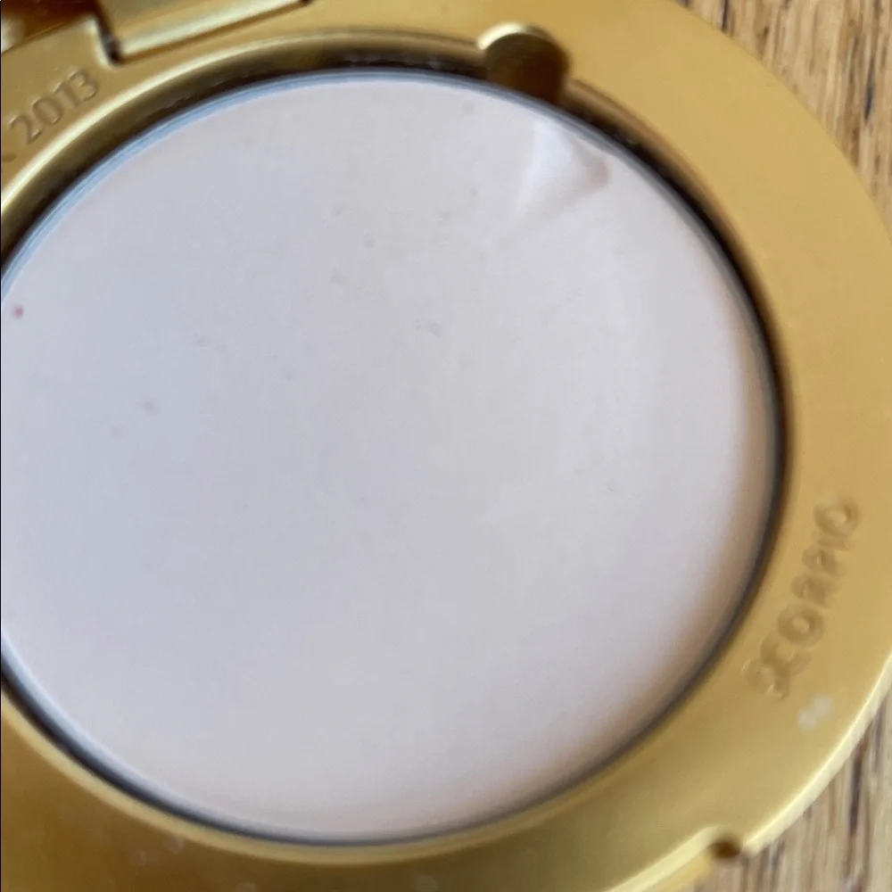 Estee Lauder Travel Size Gold Compact with Mirror - Picture 5 of 5